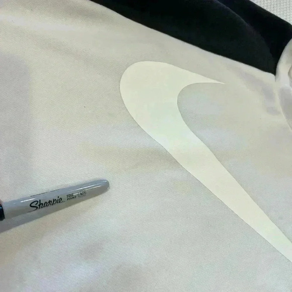 ✨Nike Dri-Fit Tri Color Swoosh Sweatshirt White/Gray Black Size Small crewneck - Picture 4 of 9